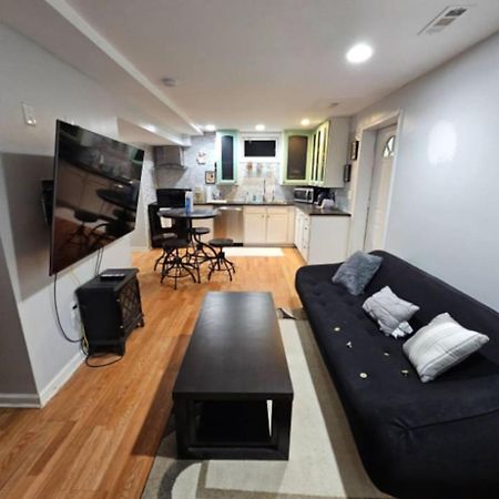 Private Entrance Full Kitchen 2 Bedroom Apartment Fredericksburg Bagian luar foto